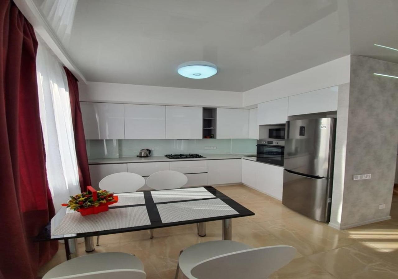 Lux New Apartment 2019 Kharkiv Exterior photo
