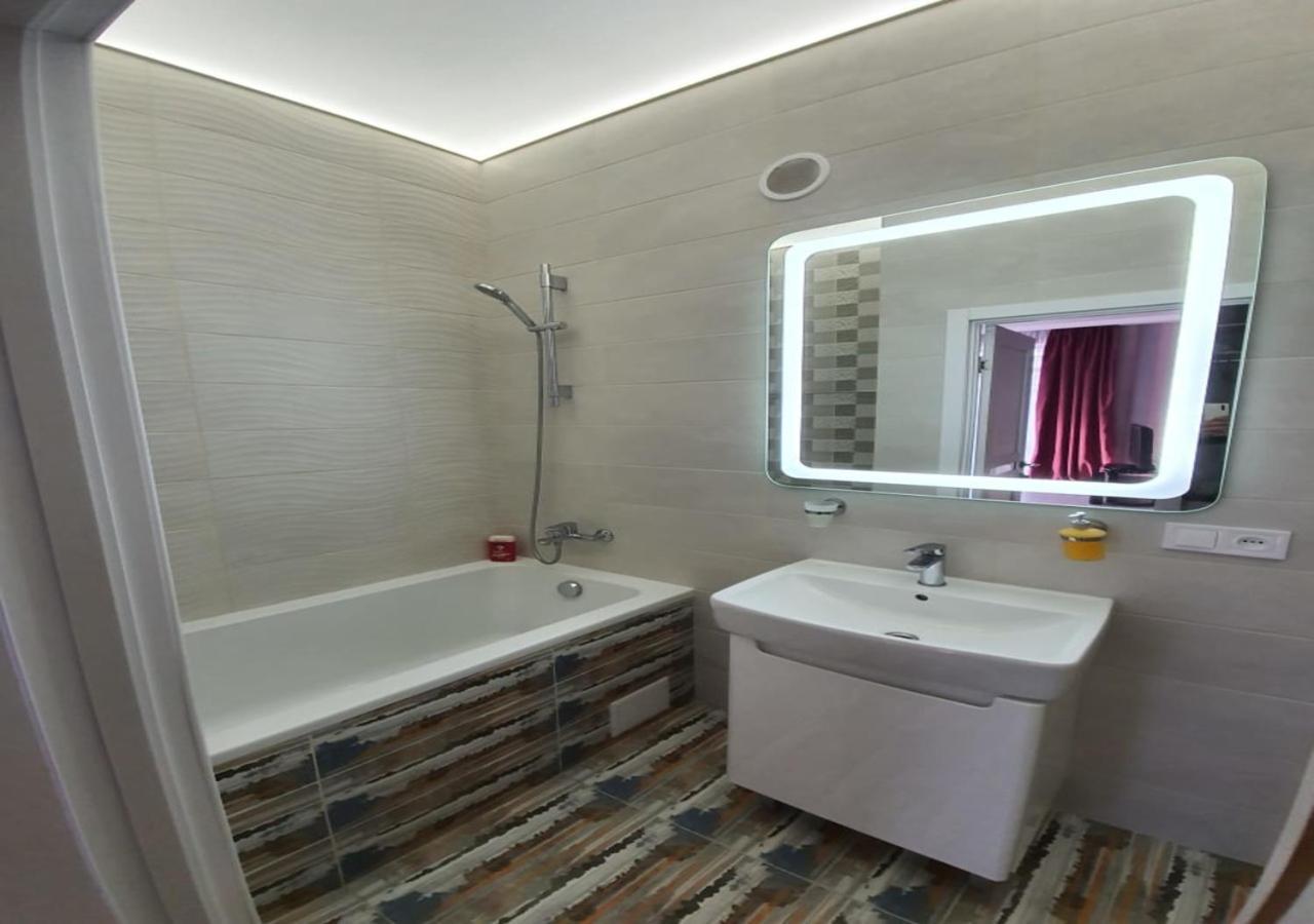 Lux New Apartment 2019 Kharkiv Exterior photo